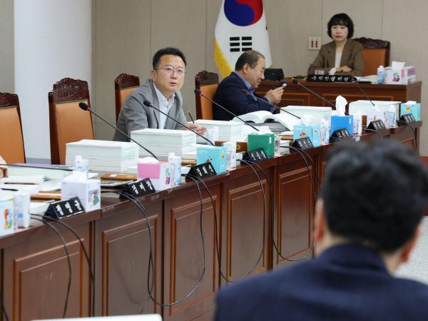 전라남도교육비특별회계 2024회계연도 결산 및 예비비 승인 심사 첨부이미지 : 25년06월13일 전라남도교육비택별회계 2024회계연도 결산 및 예비비 심사 - 081.jpg