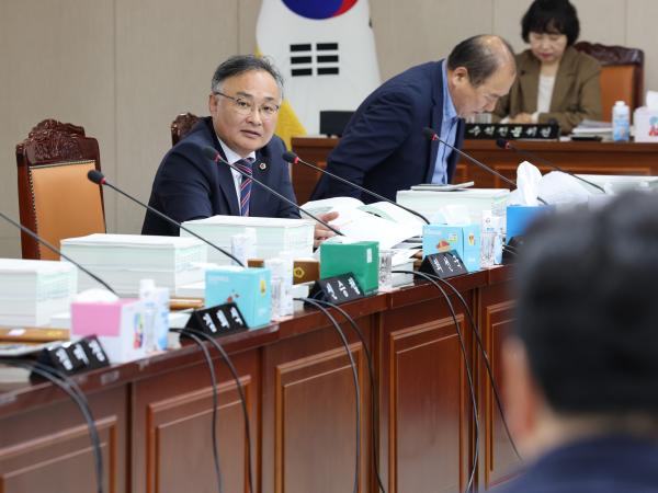 전라남도교육비특별회계 2024회계연도 결산 및 예비비 승인 심사 첨부이미지 : 25년06월13일 전라남도교육비택별회계 2024회계연도 결산 및 예비비 심사 - 036.jpg