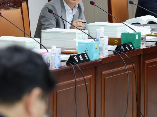 전라남도교육비특별회계 2024회계연도 결산 및 예비비 승인 심사 첨부이미지 : 25년06월13일 전라남도교육비택별회계 2024회계연도 결산 및 예비비 심사 - 082.jpg