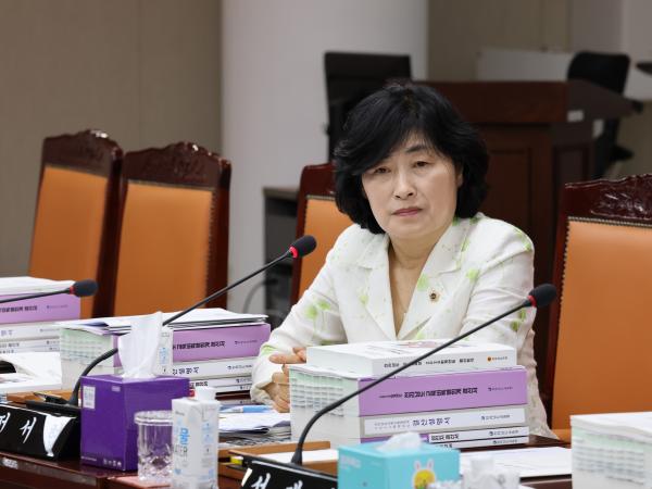 전라남도교육비특별회계 2024회계연도 결산 및 예비비 승인 심사 첨부이미지 : 25년06월13일 전라남도교육비택별회계 2024회계연도 결산 및 예비비 심사 - 019.jpg