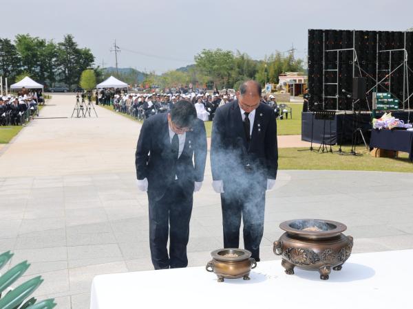 제70회 현충일 추념식 첨부이미지 : 25년06월06일 제70회 현충일 추념식 - 050.jpg