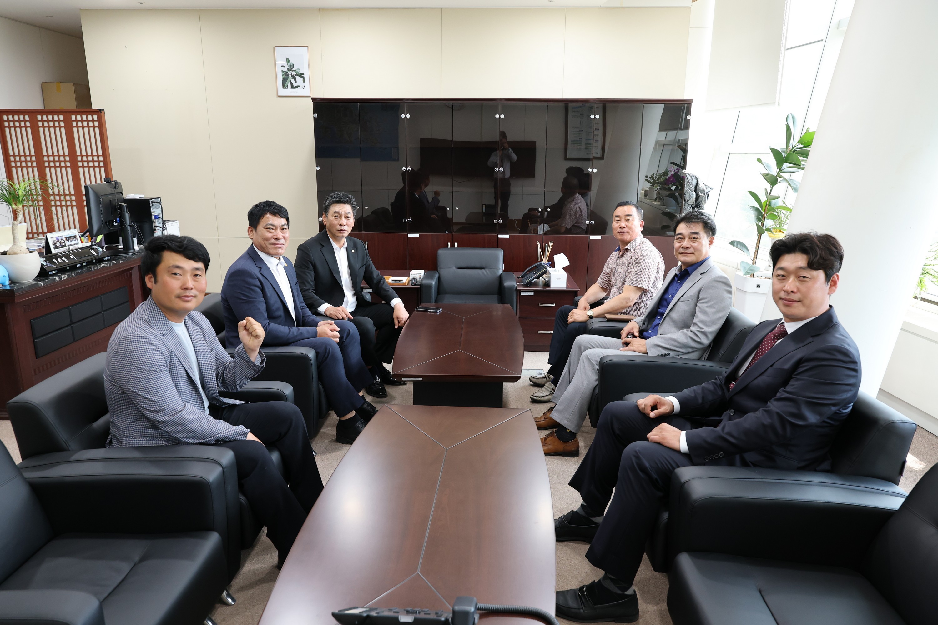 완도군 노화읍 청년회와 간담회 첨부이미지 : 25년06월09일 완도 노화읍 청년회와 간담회 - 021.jpg