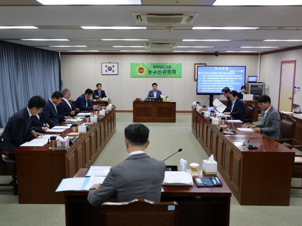 제391회 정례회 농수산위원회 회의 첨부이미지 : 25년06월09일 제391회 정례회 농수산위원회 회의 - 023.jpg