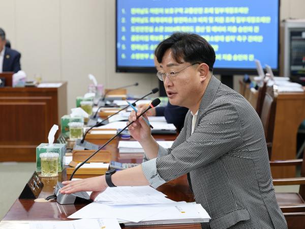 제391회 정례회 안전건설소방위원회 회의 첨부이미지 : 25년06월09일 제391회 정례회 안전건설소방위원회 회의 - 048.jpg