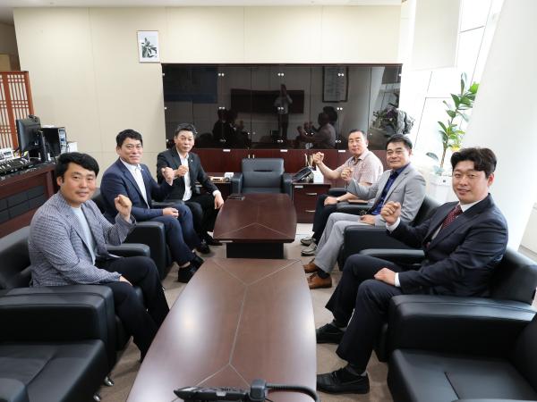 완도군 노화읍 청년회와 간담회 첨부이미지 : 25년06월09일 완도 노화읍 청년회와 간담회 - 022.jpg