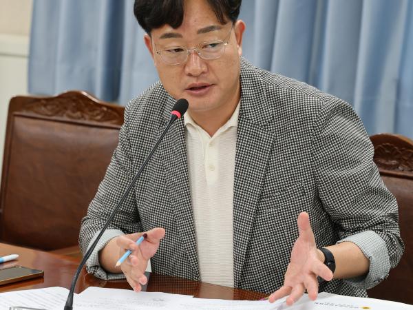 제391회 정례회 안전건설소방위원회 회의 첨부이미지 : 25년06월09일 제391회 정례회 안전건설소방위원회 회의 - 049.jpg