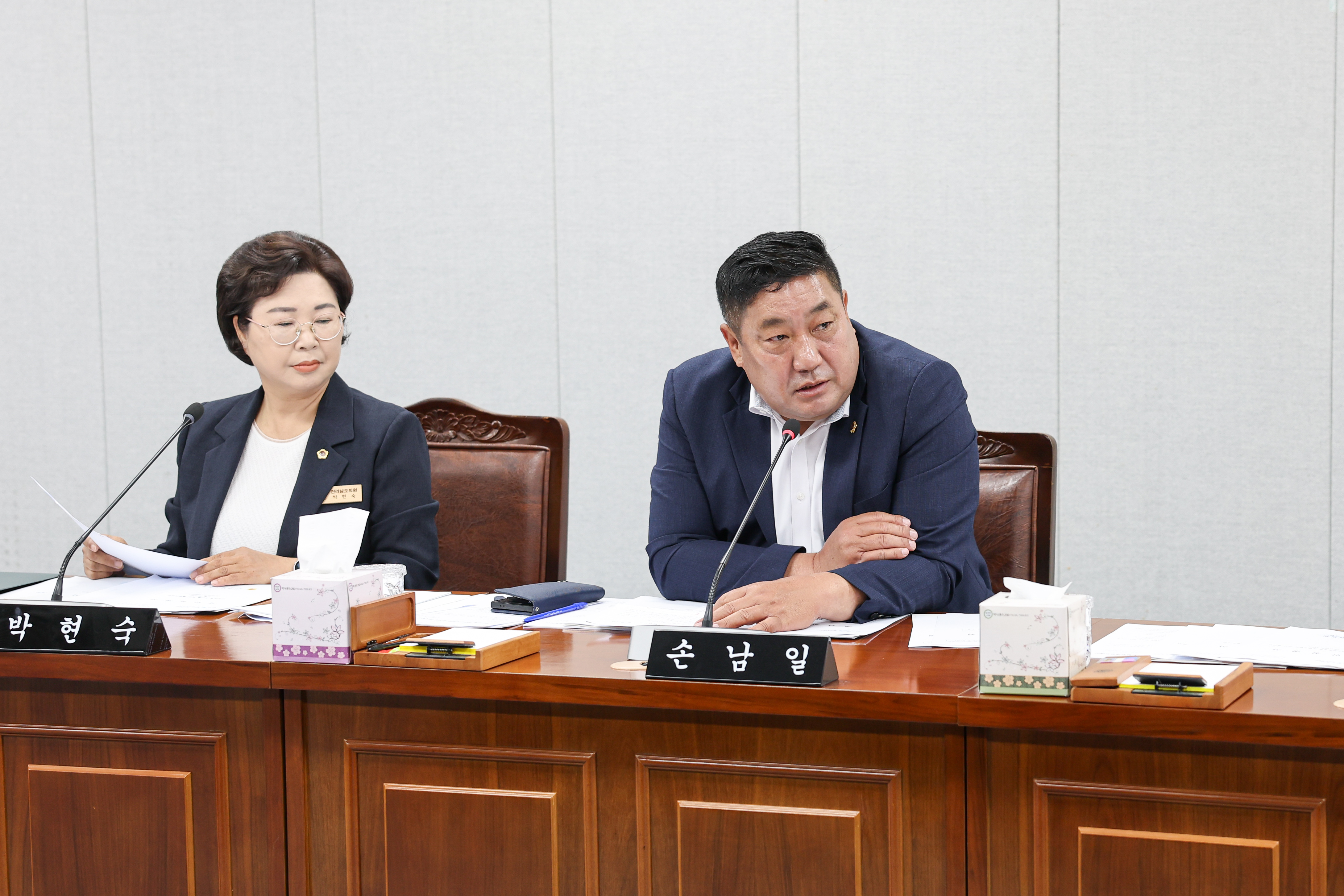 제391회 정례회 제1차 의회운영위원회 회의 첨부이미지 : 25년06월05일 제391회 정례회 제1차 의회운영위원회 회의_14.jpg