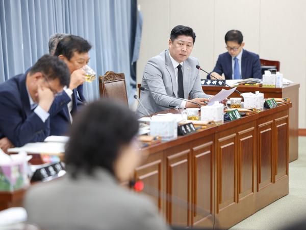 제391회 정례회 농수산위원회 회의 첨부이미지 : 25년06월05일 제391회 정례회 농수산위원회 회의_(27).jpg