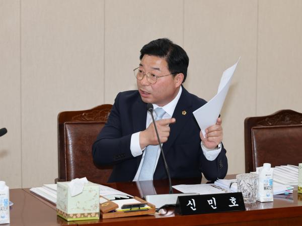 제391회 제1차 정례회 경제관광문화위원회 회의 첨부이미지 : 25년06월05일 제391회 제1차 정례회 경제관광문화위원회 회의 - 024.jpg