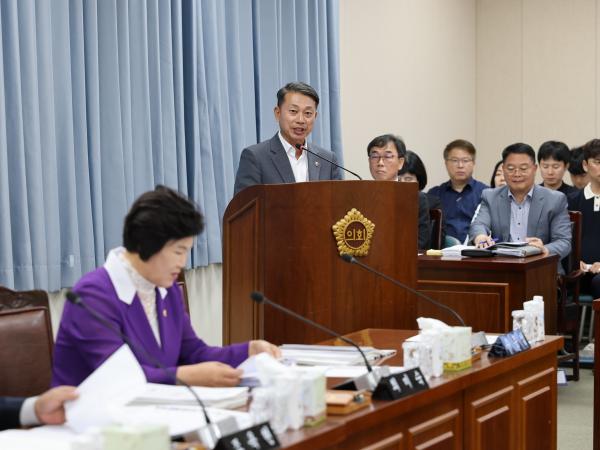 제391회 제1차 정례회 경제관광문화위원회 회의 첨부이미지 : 25년06월05일 제391회 제1차 정례회 경제관광문화위원회 회의 - 008.jpg