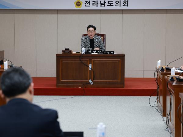 무안국제공항 활성화 특별위원회 실ㆍ국 업무보고 첨부이미지 : 25년02월26일 무안국제공항 활성화 특별위원회 실ㆍ국업무보고 - 061.jpg