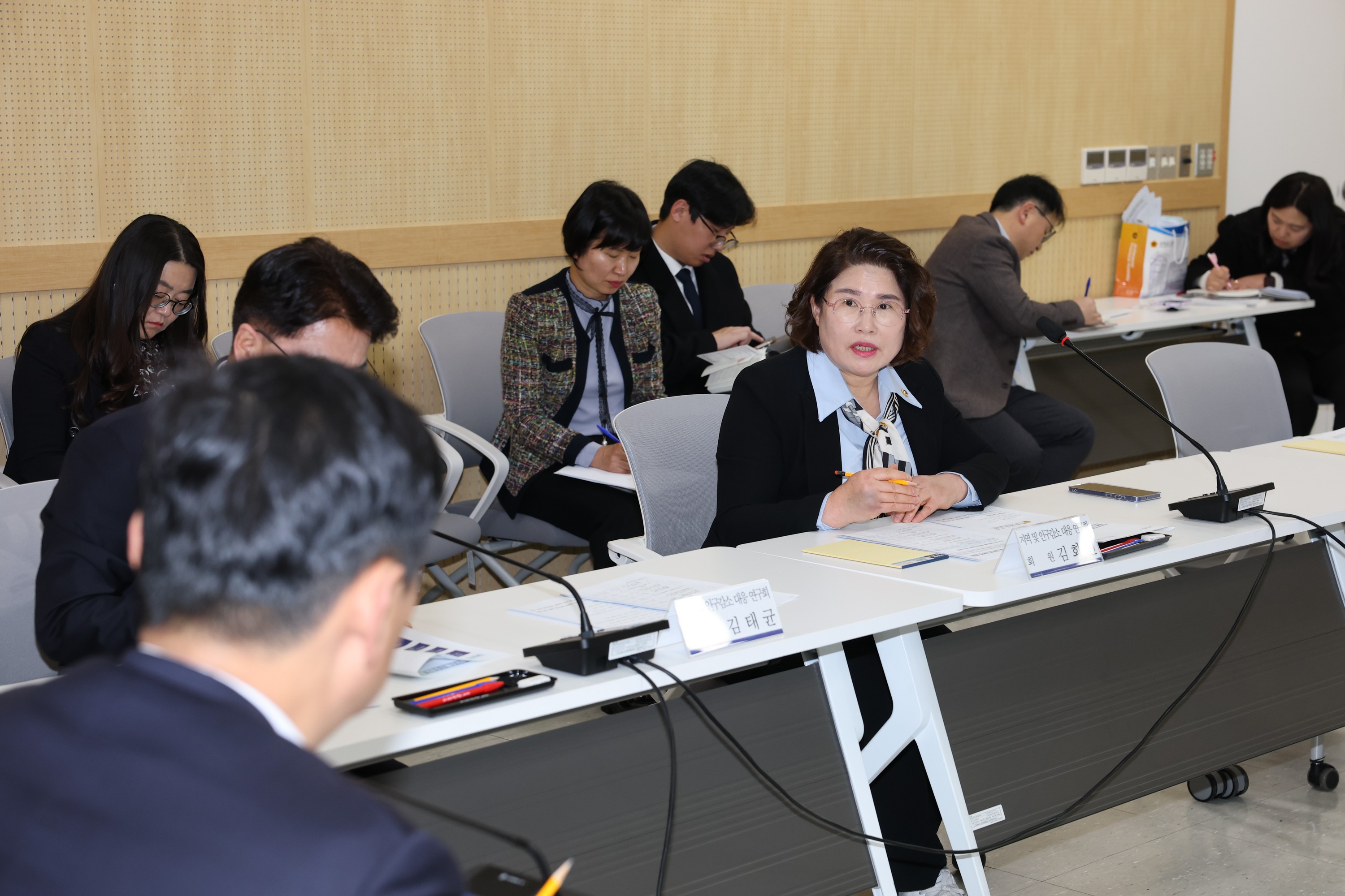 지역 및 인구감소 대응 연구회 간담회 첨부이미지 : 25년02월14일 지역 및 인구감소 대응 연구회 간담회 - 014.jpg