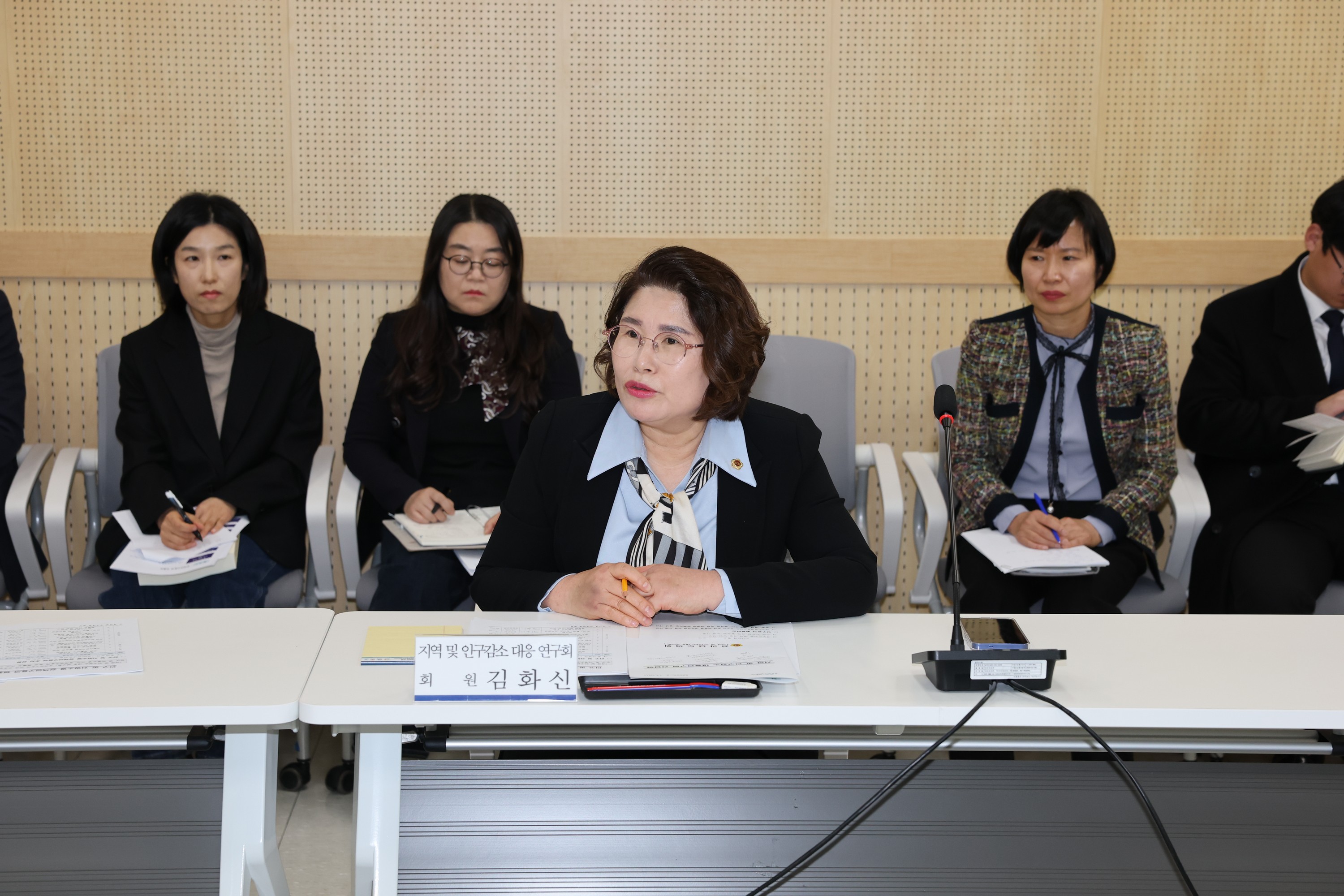 지역 및 인구감소 대응 연구회 간담회 첨부이미지 : 25년02월14일 지역 및 인구감소 대응 연구회 간담회 - 012.jpg