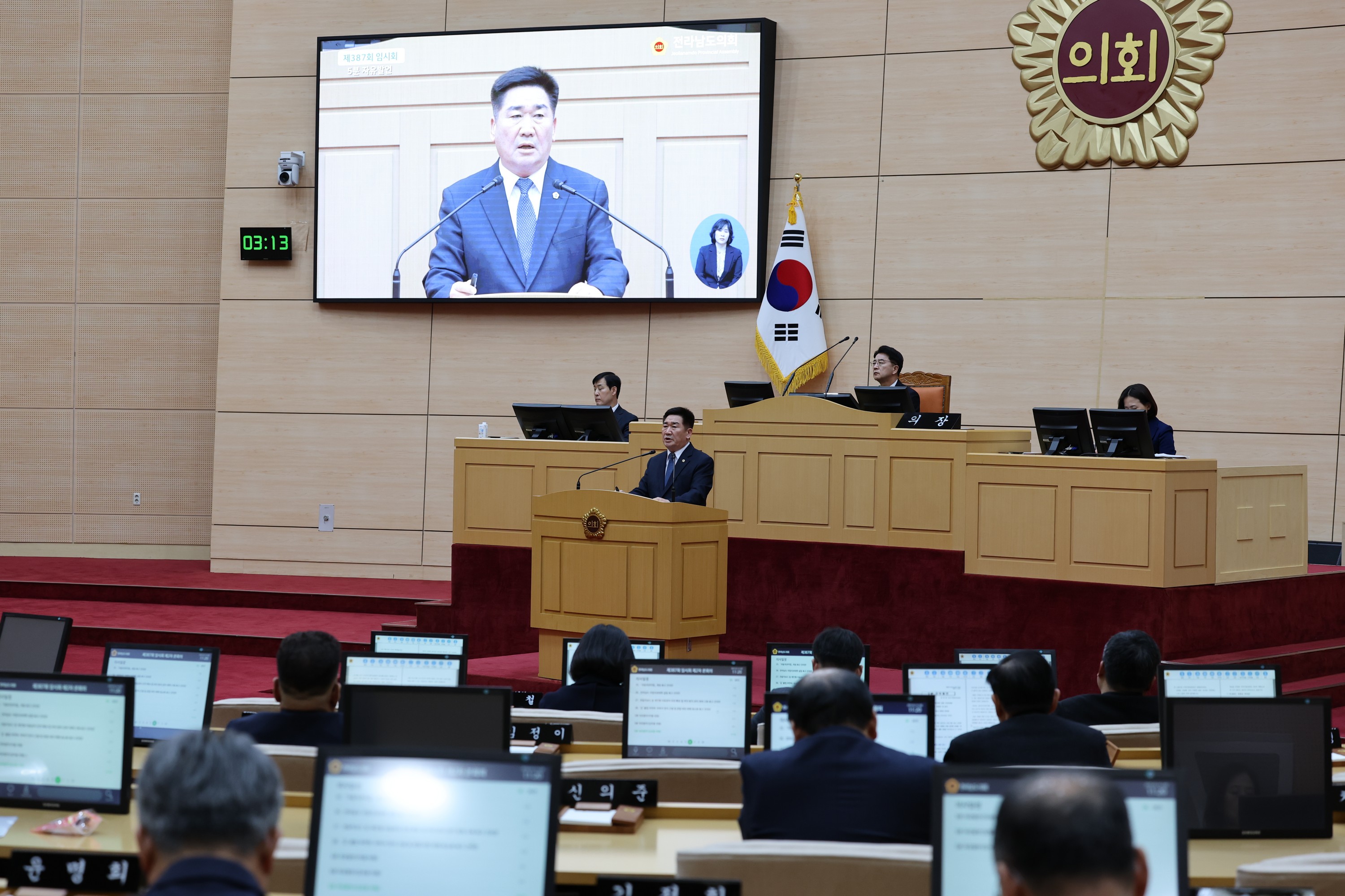 제387회 임시회 제2차 본회의 첨부이미지 : 25년02월14일 제387회 임시회 제2차 본회의 - 115.jpg