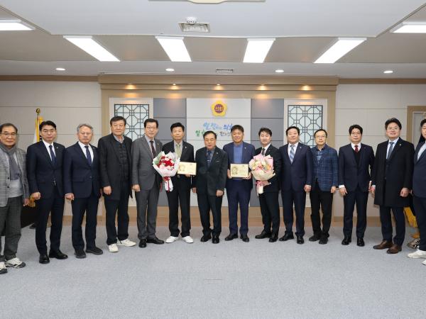 수협중앙회 감사패 전달식 첨부이미지 : 25년02월05일 수협중앙회 농수산위원회 감사패 수여식 - 015.jpg