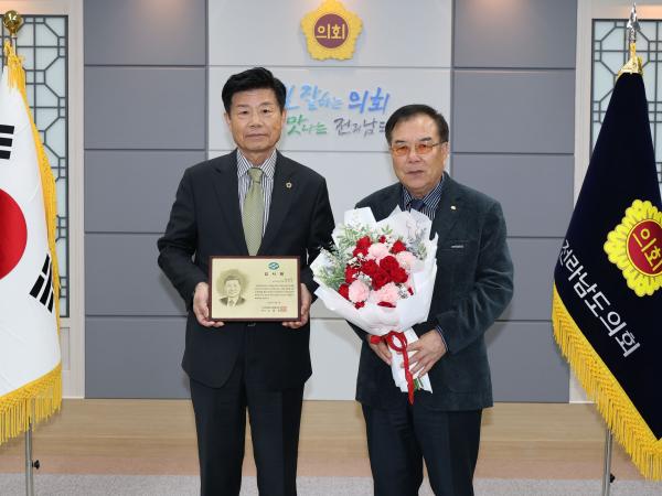 수협중앙회 감사패 전달식 첨부이미지 : 25년02월05일 수협중앙회 농수산위원회 감사패 수여식 - 009.jpg