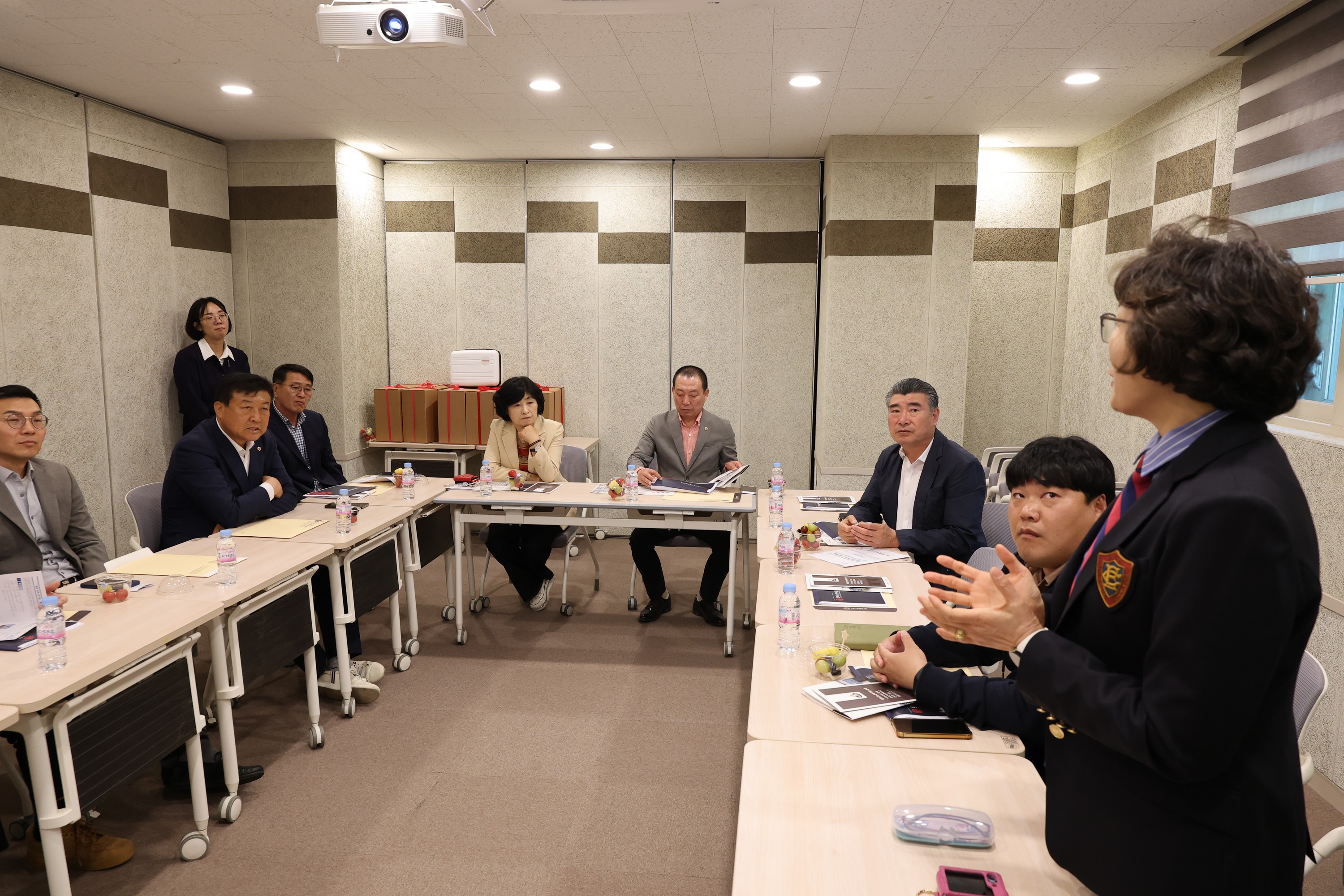 실버 정책 연구회 진도군 고령자 복지주택 현지활동 첨부이미지 : 25년04월28일 실버 정책 연구회 진도 고령자 복지주택 현지활동 - 014.jpg