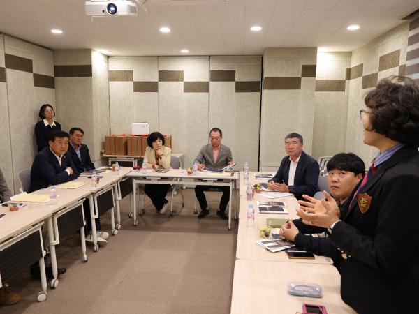 실버 정책 연구회 진도군 고령자 복지주택 현지활동 첨부이미지 : 25년04월28일 실버 정책 연구회 진도 고령자 복지주택 현지활동 - 014.jpg