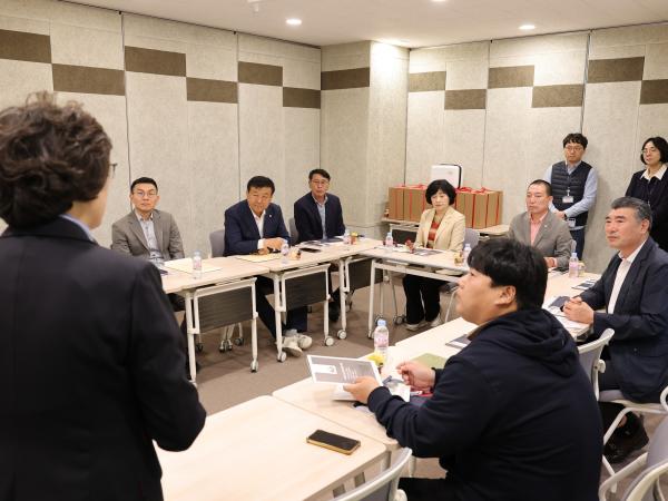 실버 정책 연구회 진도군 고령자 복지주택 현지활동 첨부이미지 : 25년04월28일 실버 정책 연구회 진도 고령자 복지주택 현지활동 - 006.jpg