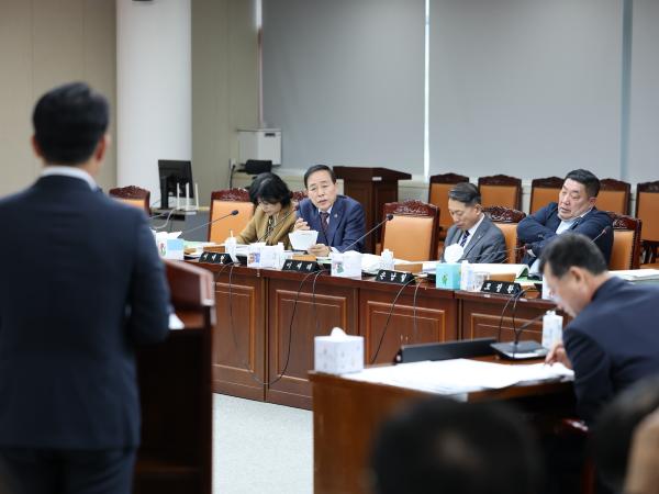 전라남도 2025년 제1회 추가경정예산안 심사 첨부이미지 : 25년04월22일 전라남도 2025년 제1회 추가경정예산안 심사 - 206.jpg