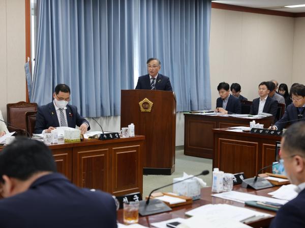 제389회 임시회 경제관광문화위원회 추경예산안 심사 첨부이미지 : 25년04월16일 제389회 임시회 경제관광문화위원회 추경예산안 심사 - 012.jpg