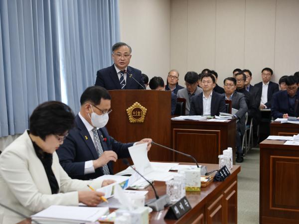 제389회 임시회 경제관광문화위원회 추경예산안 심사 첨부이미지 : 25년04월16일 제389회 임시회 경제관광문화위원회 추경예산안 심사 - 011.jpg