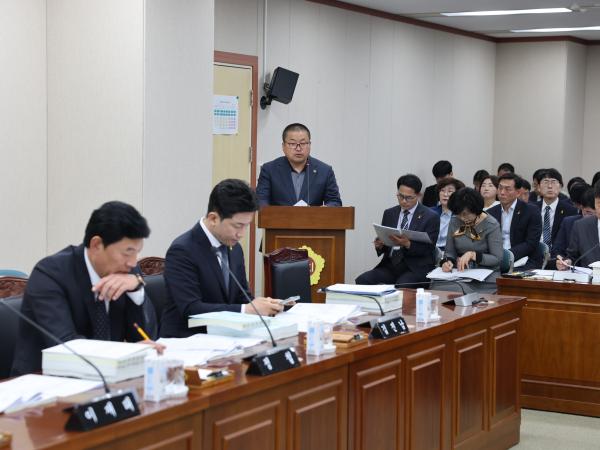 제389회 임시회 교육위원회 추경예산안 심사 첨부이미지 : 25년04월16일 제389회 임시회 교육위원회 추경예산안 심사 - 006.jpg