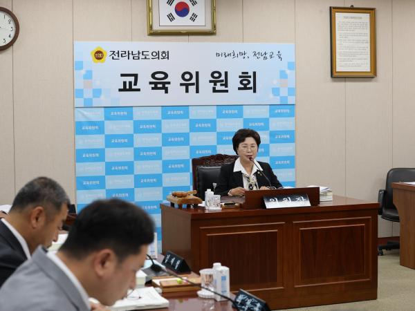 제389회 임시회 교육위원회 추경예산안 심사 첨부이미지 : 25년04월16일 제389회 임시회 교육위원회 추경예산안 심사 - 045.jpg