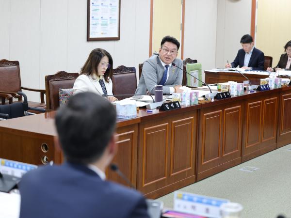 제389회 임시회 보건복지환경위원회 추경예산안 심사 첨부이미지 : 25년04월16일 제389회 임시회 보건복지환경위원회 추경예산안 심사 - 034.jpg