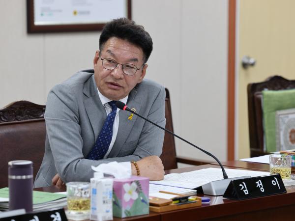 제389회 임시회 보건복지환경위원회 추경예산안 심사 첨부이미지 : 25년04월16일 제389회 임시회 보건복지환경위원회 추경예산안 심사 - 031.jpg