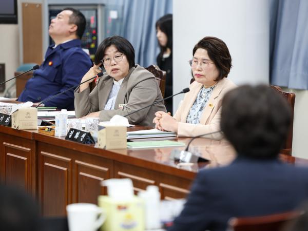 제389회 임시회 기획행정위원회 추경예산안 심사 (25년04월17일 기행위 회의실) 첨부이미지 : 25년04월17일 제389회 임시회 기획행정위원회 추경예산안 심사_44.jpg