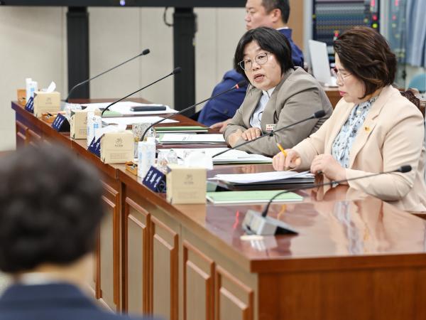 제389회 임시회 기획행정위원회 추경예산안 심사 (25년04월17일 기행위 회의실) 첨부이미지 : 25년04월17일 제389회 임시회 기획행정위원회 추경예산안 심사_41.jpg