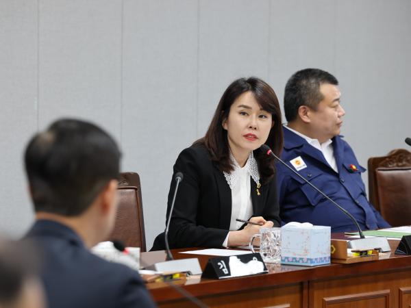 제389회 임시회 의회운영위원회 추경예산안심사 첨부이미지 : 25년04월15일 제389회 임시회 의회운영위원회 추경예산안 심사 -  041.jpg
