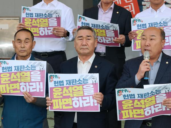 윤석열파면촉구 긴급기자회견 첨부이미지 : 25년04월02일 윤석열파면촉구 긴급기자회견 - 043.jpg