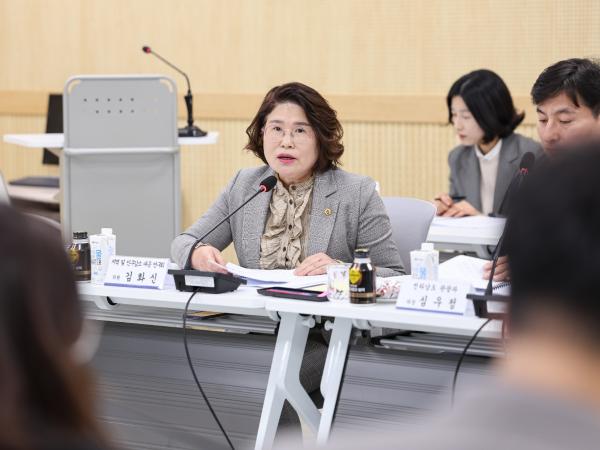 전라남도 생활인구 유입을 위한 상생 관광 활성화 전문가 토론회 첨부이미지 : 25년04월02일 전라남도 생활인구 유입을 위한 상생 관광 활성화 전문가 토론회_21.jpg