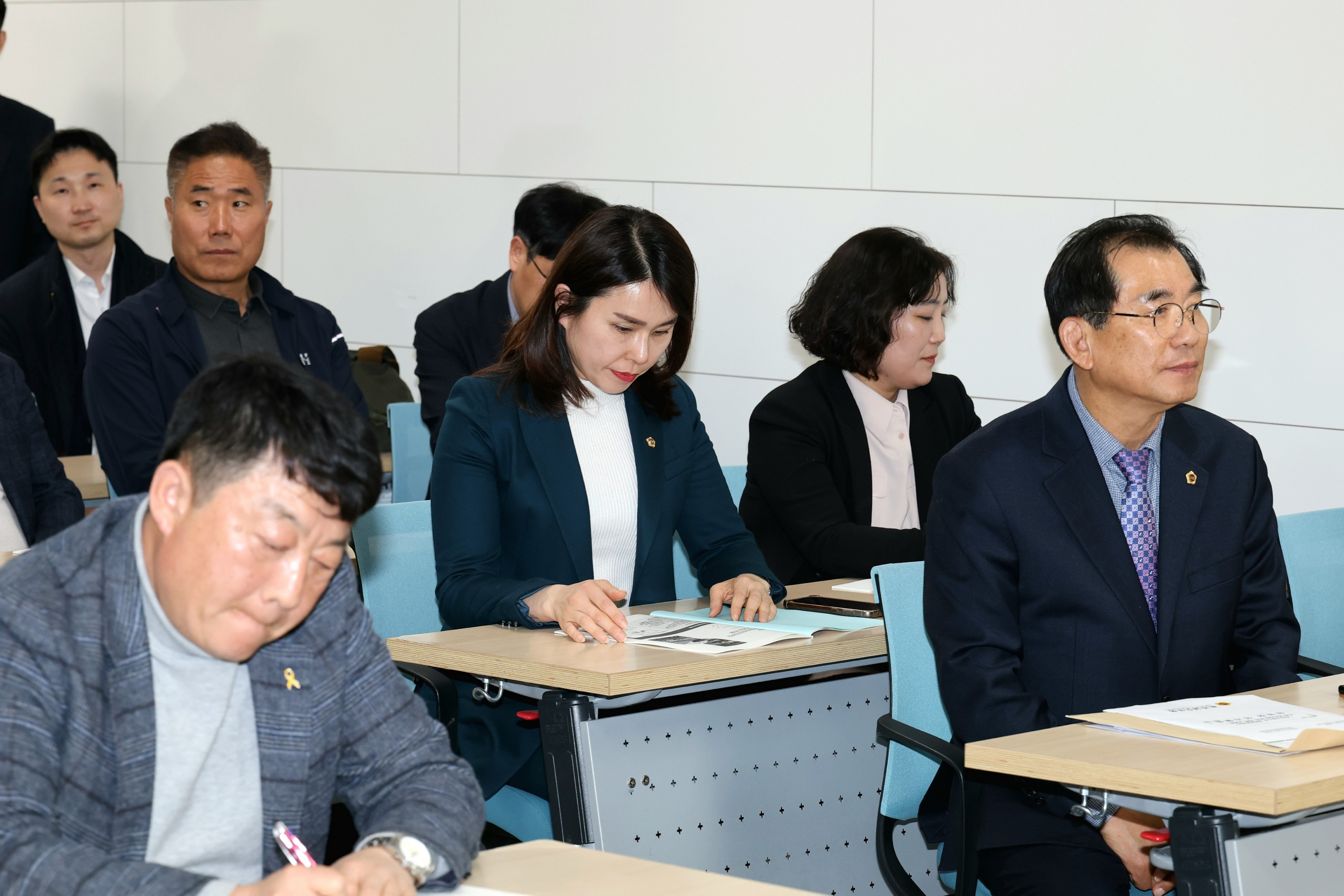환경오염시설 통합관리권한 지방 재이향 촉구 정책 토론회 첨부이미지 : 25년04월03일 환경오염시설 통합관리권한 지방 재이향촉구 정책 토론회 (1).jpg