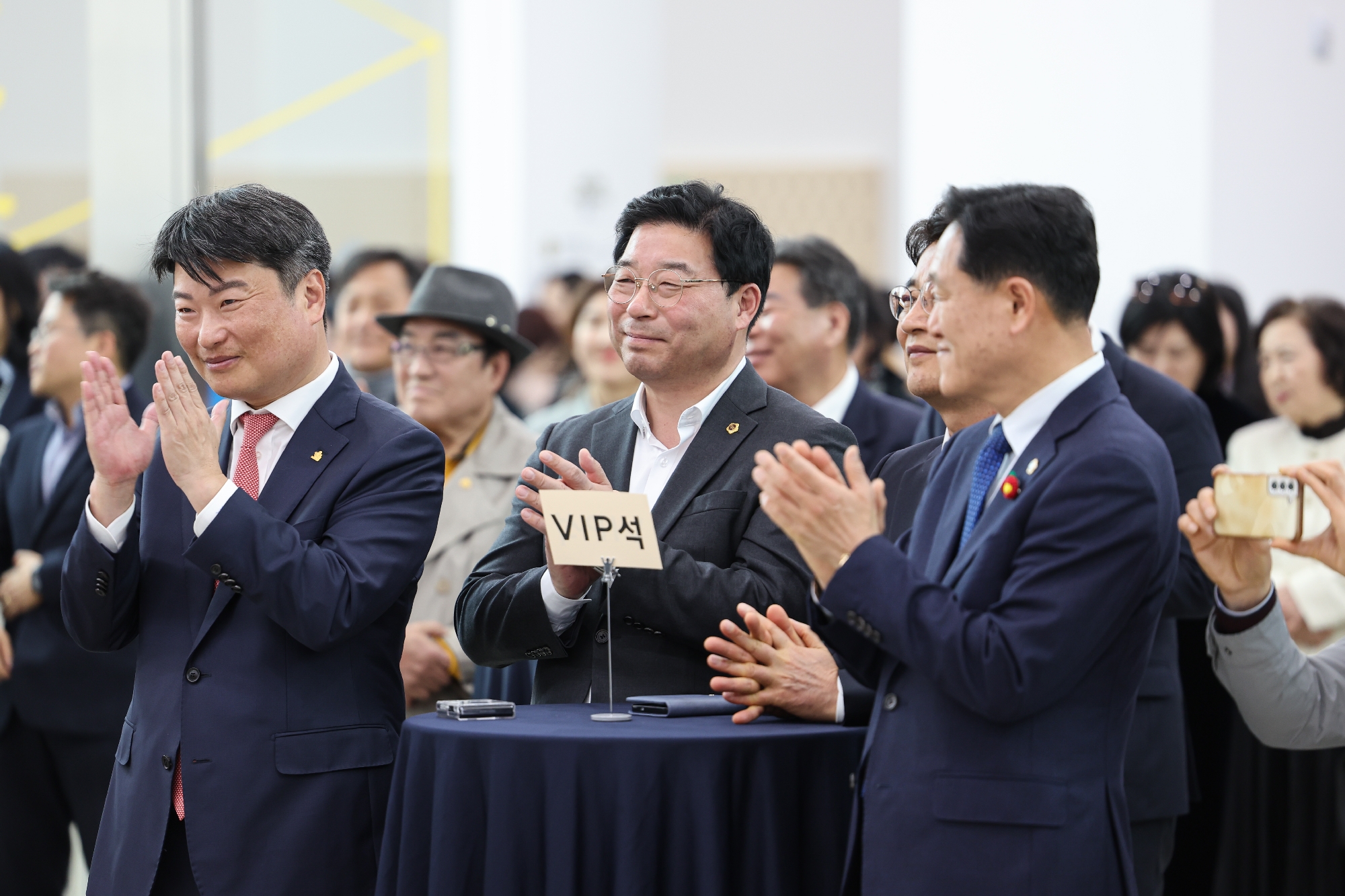 강종열전 및 청년작가전 개막식 첨부이미지 : 25년04월03일 강종열전 및 청년작가전 개막식_19.jpg