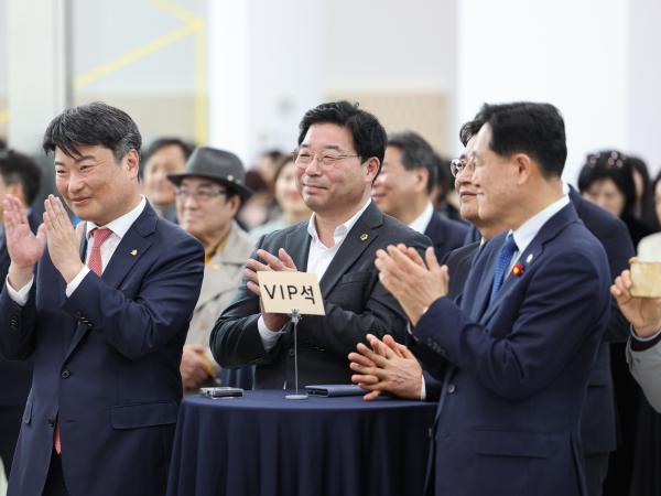 강종열전 및 청년작가전 개막식 첨부이미지 : 25년04월03일 강종열전 및 청년작가전 개막식_19.jpg