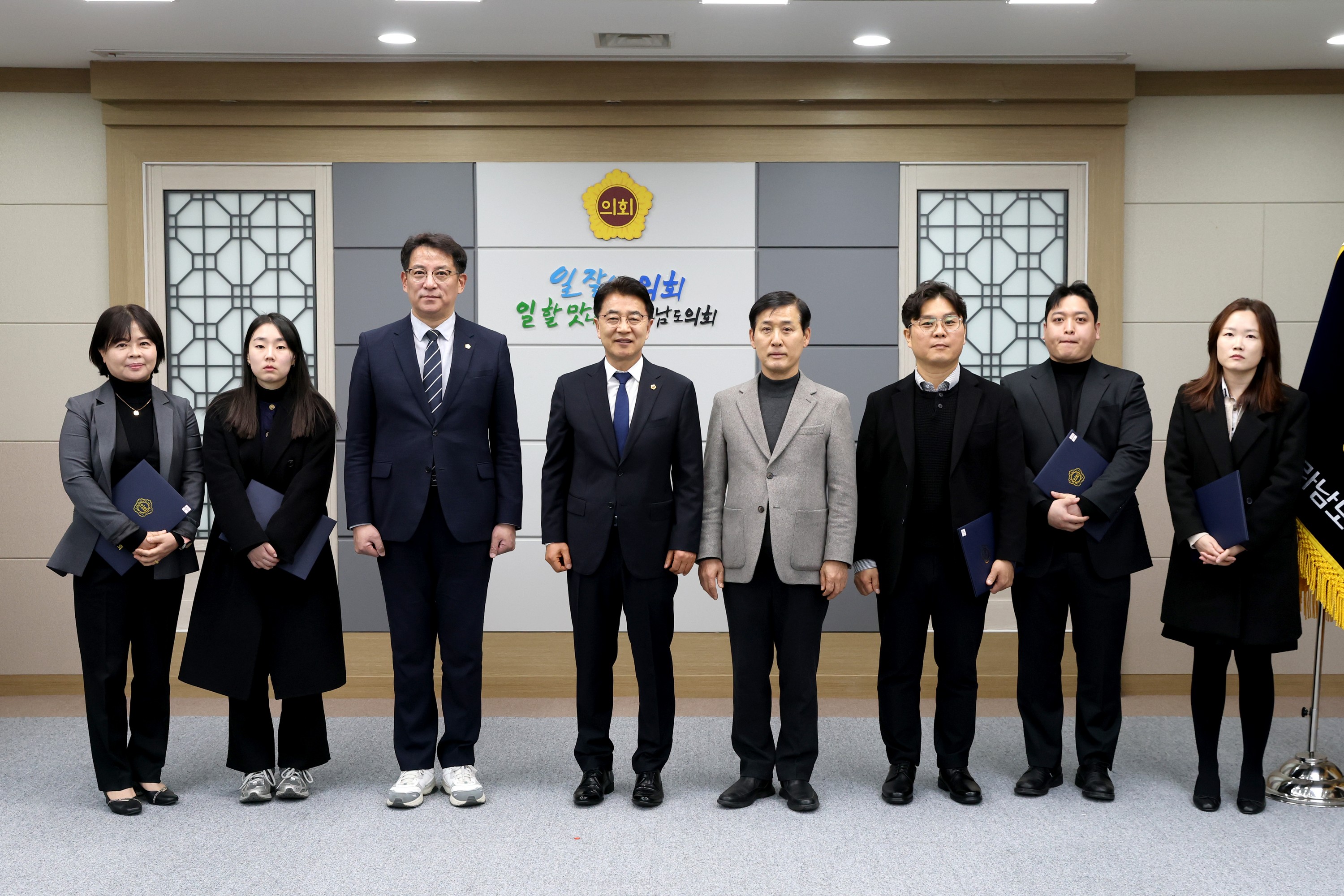 2025년 상반기 인사발령 임용장 수여식 첨부이미지 : 25년01월22일 2025년 상반기 인사발령 임용장 수여식 - 085.jpg