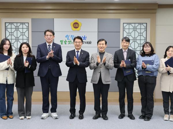 2025년 상반기 인사발령 임용장 수여식 첨부이미지 : 25년01월22일 2025년 상반기 인사발령 임용장 수여식 - 086.jpg