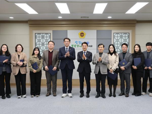 2025년 상반기 인사발령 임용장 수여식 첨부이미지 : 25년01월22일 2025년 상반기 인사발령 임용장 수여식 - 087.jpg