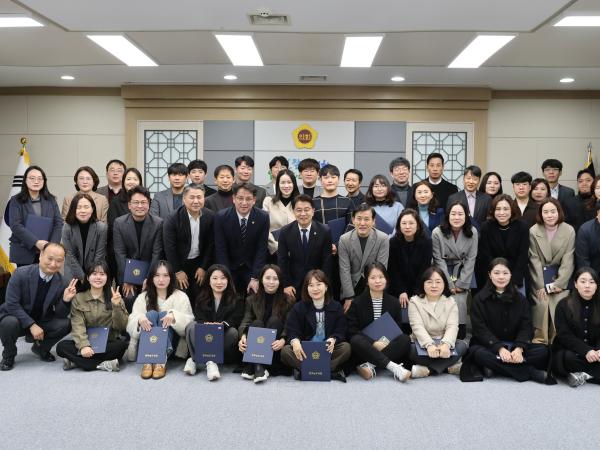 2025년 상반기 인사발령 임용장 수여식 첨부이미지 : 25년01월22일 2025년 상반기 인사발령 임용장 수여식 - 089.jpg