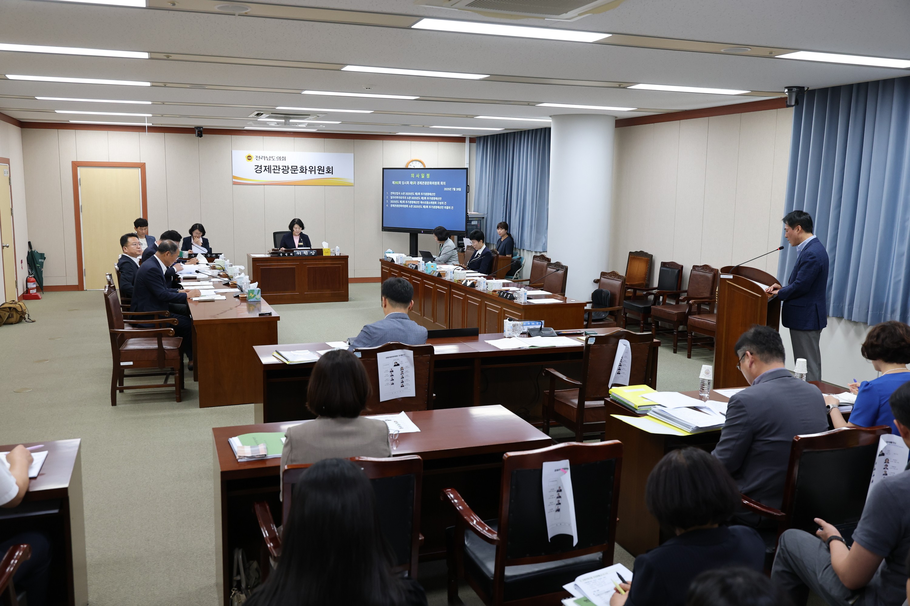 제392회 임시회 경제관광문화위원회 추경예산안 심사 첨부이미지 : 25년07월28일 제392회 임시회 경제관광문화위원회 추경예산안 심사 - 005.jpg