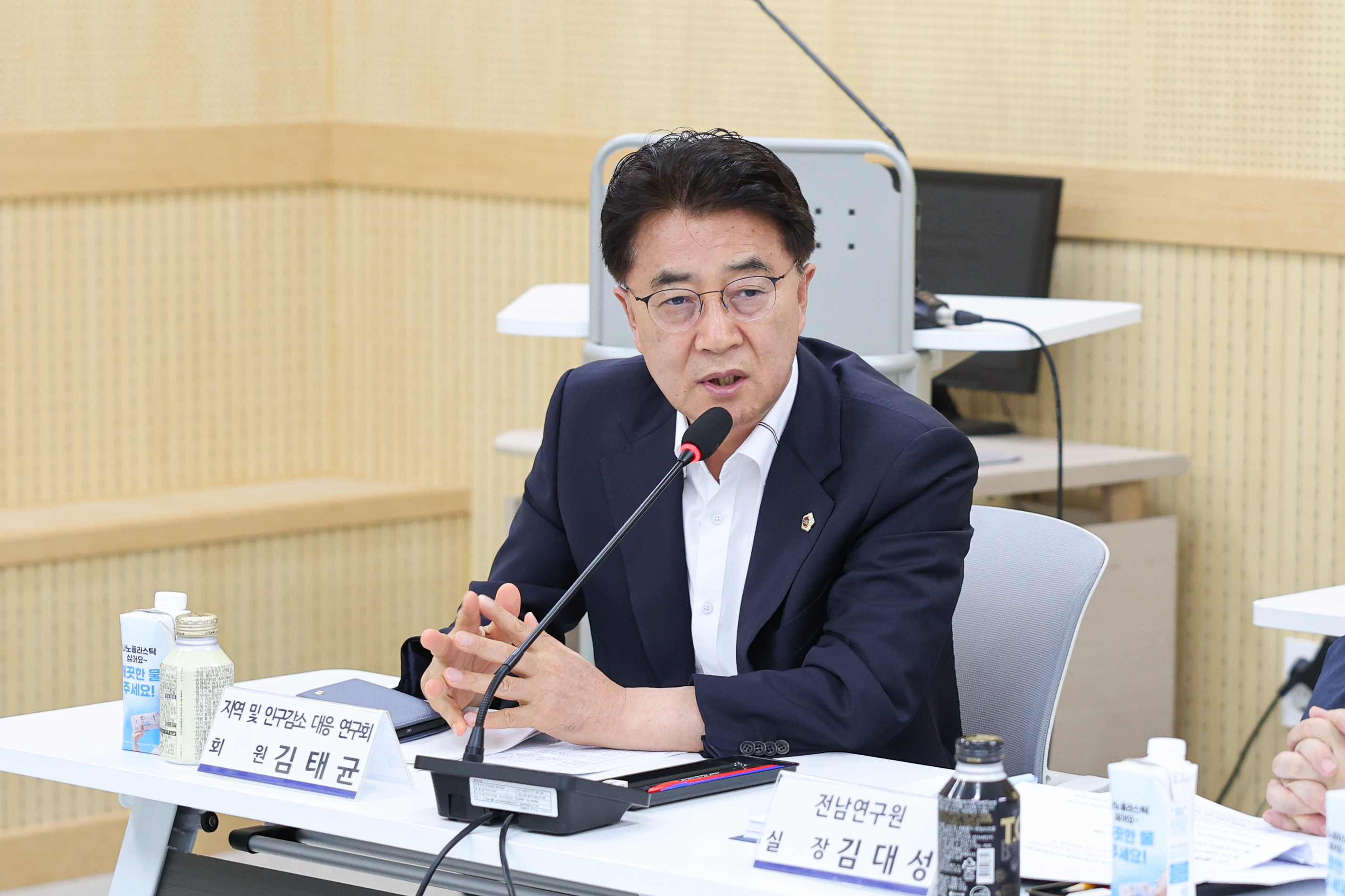 지역 및 인구감소 대응 연구회 용역 중간보고회, 지역소멸 인구감소 대응 TF 3차 회의 첨부이미지 : 25년07월28일 지역 및 인구감소 대응 연구회 용역 중간보고회 및 지역소멸 인구감소 대응 TF 3차 회의 (12).jpg