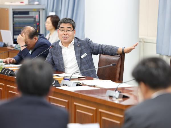 제392회 임시회 안전건설소방위원회 추경예산안 심사 첨부이미지 : 25년07월28일 제392회 임시회 안전건설소방위원회 추경예산안 심사 (26).jpg