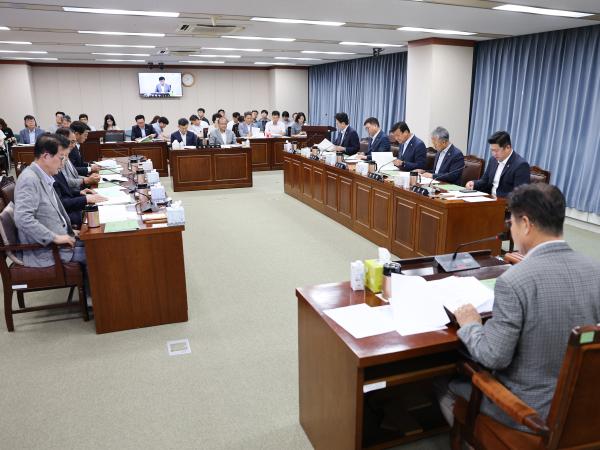 제392회 임시회 농수산위원회 추경예산안 심사 첨부이미지 : 25년07월28일 제392회 임시회 농수산위원회 추경예산안 심사 (6).jpg