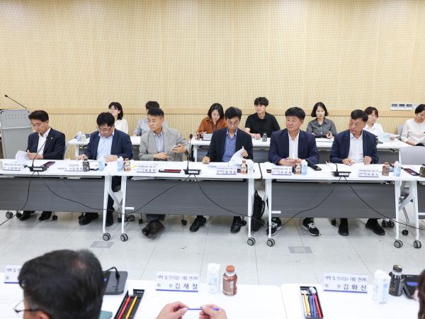 지역 및 인구감소 대응 연구회 용역 중간보고회, 지역소멸 인구감소 대응 TF 3차 회의 첨부이미지 : 25년07월28일 지역 및 인구감소 대응 연구회 용역 중간보고회_ 지역소멸 인구감소 대응 TF 3차 회의 (7).jpg
