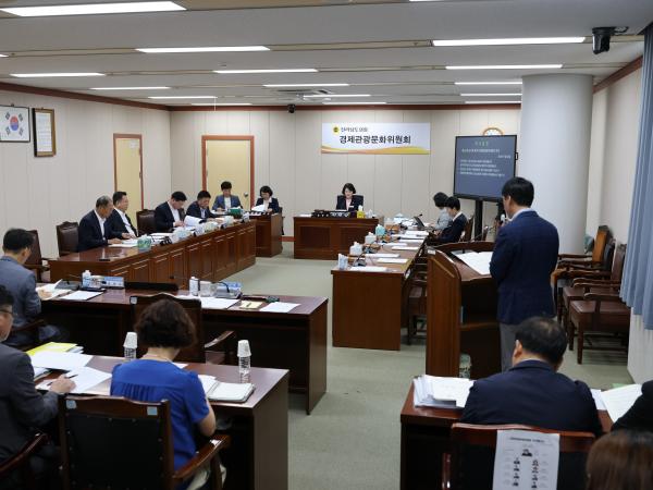 제392회 임시회 경제관광문화위원회 추경예산안 심사 첨부이미지 : 25년07월28일 제392회 임시회 경제관광문화위원회 추경예산안 심사 - 004.jpg