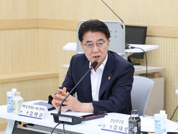 지역 및 인구감소 대응 연구회 용역 중간보고회, 지역소멸 인구감소 대응 TF 3차 회의 첨부이미지 : 25년07월28일 지역 및 인구감소 대응 연구회 용역 중간보고회 및 지역소멸 인구감소 대응 TF 3차 회의 (12).jpg