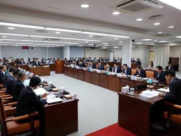 2025년 제2회 추가경정예산안 심사 첨부이미지 : 25년07월28일 2025년 제2회 추가경정예산안 심사 - 012.jpg